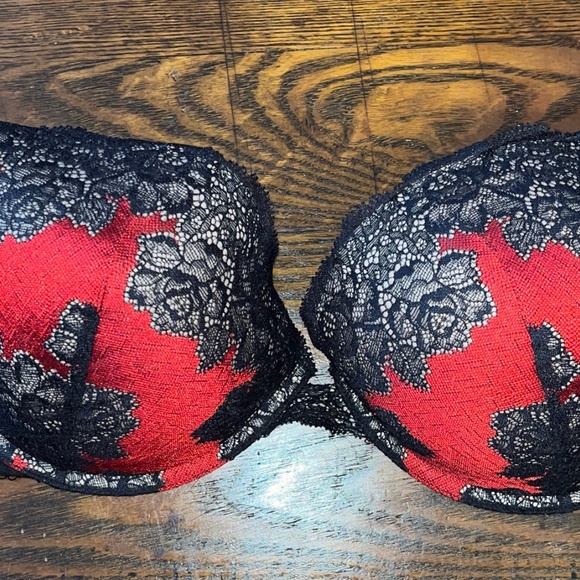 SALE Torrid Curve plunge bra, red and black lace, size 40DD/40E - Picture 2 of 3